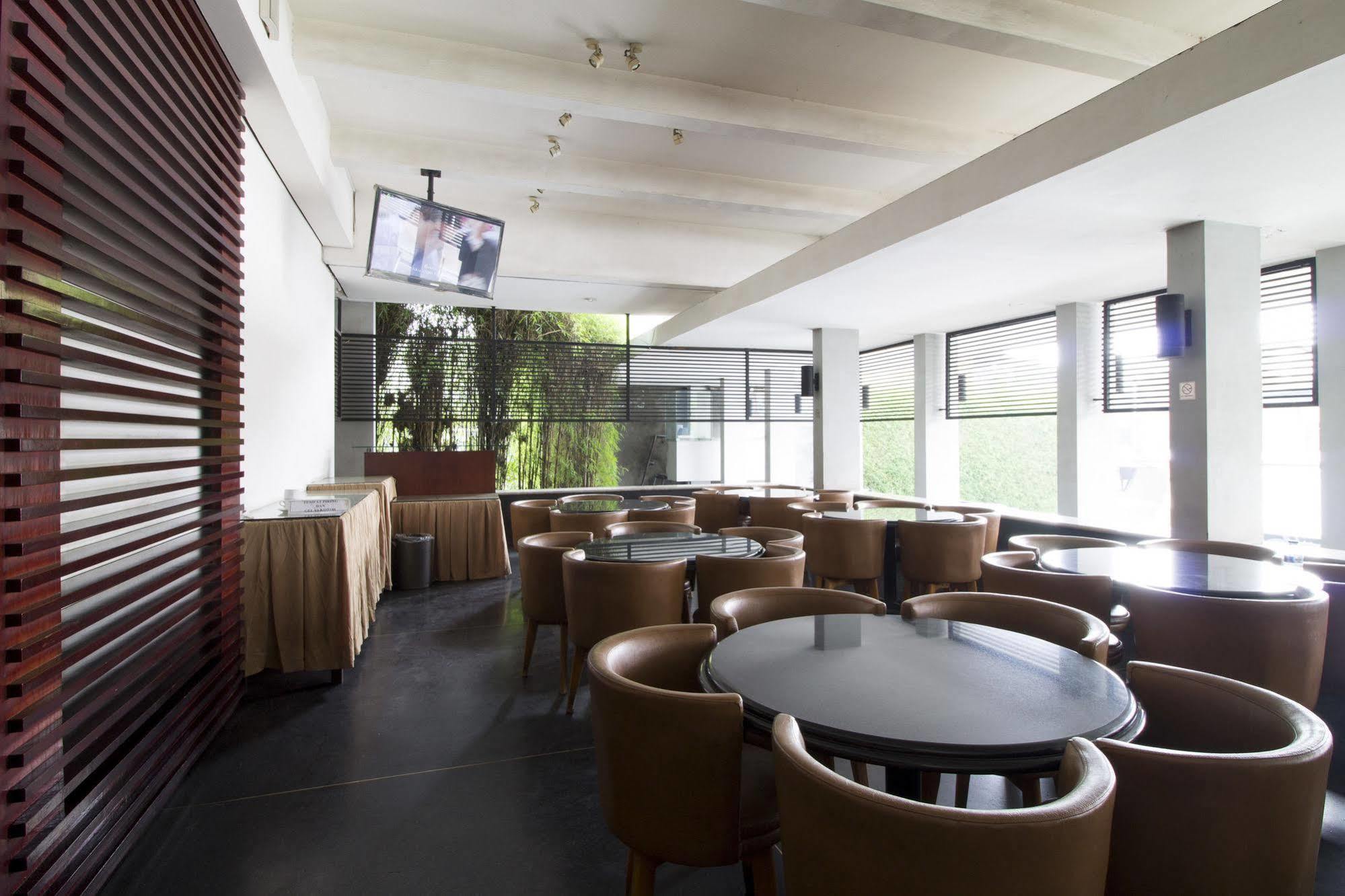 Reddoorz @ Gegerkalong Girang Bandung Exterior foto